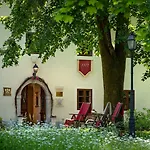 Kendov Dvorec 5*
