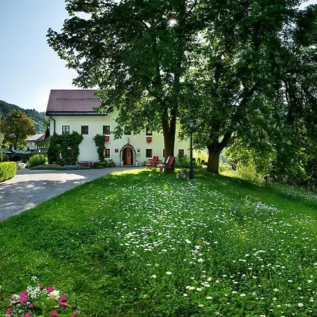 Kendov Dvorec Szálloda 5*