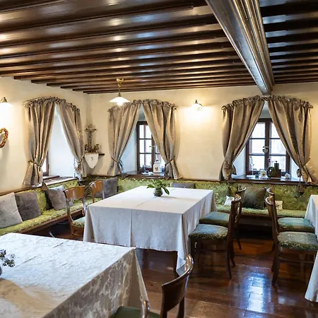 Kendov Dvorec فندق 5*