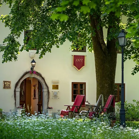 Kendov Dvorec 5*