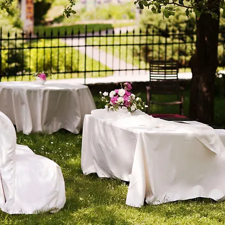 Hotell Kendov Dvorec Spodnja Idrija