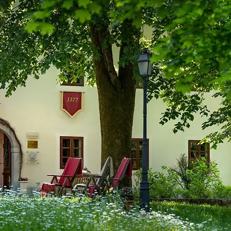 Kendov Dvorec Szálloda 5*