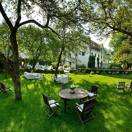 Kendov Dvorec Szálloda 5*